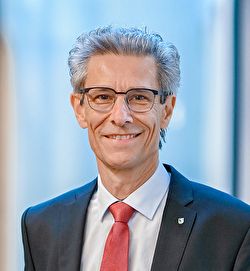 Peter Neukomm — Version 1