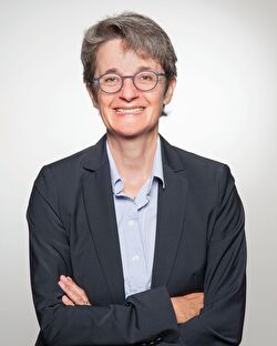 Claudia Hauri — Versiun 2