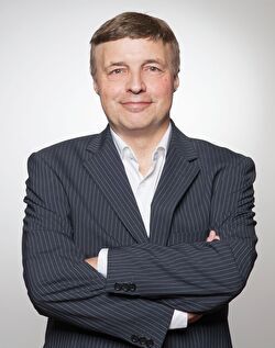 Adrian Kündig — Versão 1