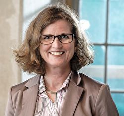 Ariane Gregor — Version 1