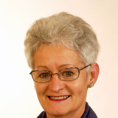 Pia Hollenstein — Versão 1