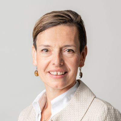 Bettina Hoch — Versão 2