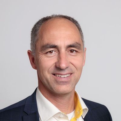 Adrian Gmür — Version 4